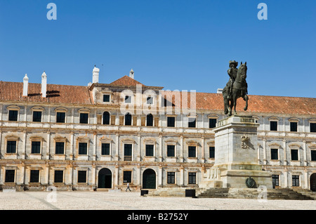 Statue équestre du roi João IV et Palais Ducal de Vila Viçosa Portugal Alentejo Banque D'Images