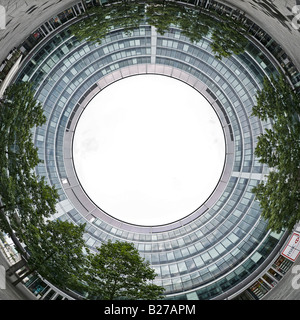 360° d'un immeuble de bureaux ronde à Varsovie Banque D'Images