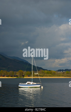 La location sur Derwent Water, près de Keswick, Parc National de Lake District, Lakeland, Cumbria, Angleterre, Royaume-Uni avec storm brewing Banque D'Images