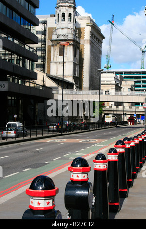 Red route corporation City of london metal mobilier urbain bornes london angleterre uk go Banque D'Images