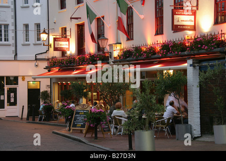 Ville de Brighton et Hove, Angleterre. Donatello Restaurant est l'un des nombreux, pubs, bars, cafés et restaurants dans les ruelles. Banque D'Images