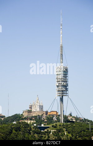 La Tour de Collserola, par Norman Foster et Tibidabo amusement park Banque D'Images