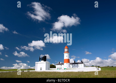 UK de Tyne et Wear Sunderland Souter phare ouvert 1871 premier à utiliser la lumière électrique et de brume Banque D'Images