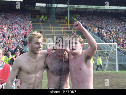 Middlesbrough Football Club Joueurs Stuart Ripley Bernie Slaven Jamie Pollock après avoir remporté en 1992 promotion Banque D'Images