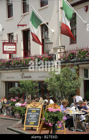 Ville de Brighton et Hove, Angleterre. Donatello Restaurant est l'un des nombreux, pubs, bars, cafés et restaurants dans les ruelles. Banque D'Images