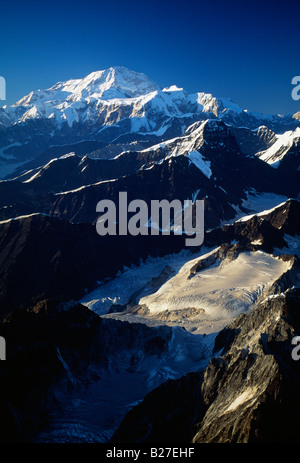 Vue aérienne de MT. MCKINLEY (DENALI), 20 320' ; POINT LE PLUS ÉLEVÉ EN AMÉRIQUE DU NORD, VUE DEPUIS LE SUD Banque D'Images