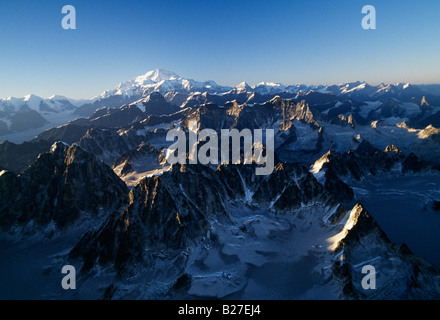 Vue aérienne de MT. MCKINLEY (DENALI), 20 320' ; POINT LE PLUS ÉLEVÉ EN AMÉRIQUE DU NORD, VUE DEPUIS LE SUD Banque D'Images