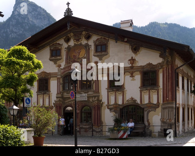 La Pilatushaus un centre d'art et artisanat à Oberammergau Allemagne Bavière Banque D'Images