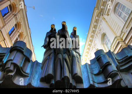 LTU Lituanie Vilnius capitale de la Sculpture de la fête de la Muse 3 au Théâtre National à l'avenue Gedimino Banque D'Images