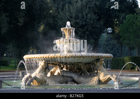 Des sculptures et des fontaines dans le parc du Palais Borghèse à Rome Banque D'Images