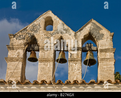 Un clocher campanille sur une église dans la vieille ville de Kythera également connu sous le nom de Hora sur l'île de Cythère le sud de la Grèce Banque D'Images