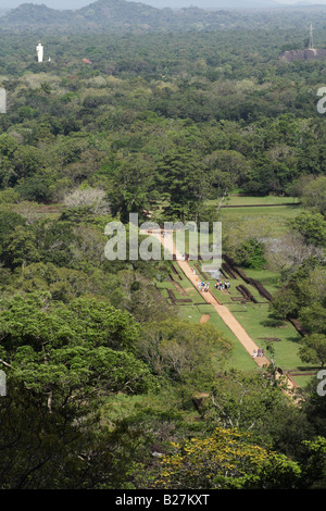 Vue depuis le jardin d'eau de Sigiriya, Sri Lanka. Banque D'Images