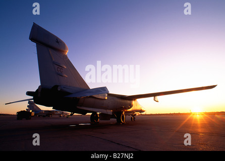 Avion de chasse à réaction au lever du soleil, Cannon Air Force Base, près de Clovis, Nouveau Mexique, USA Banque D'Images