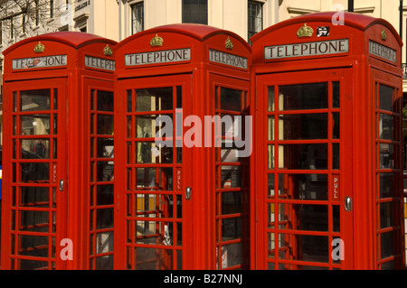 Trois boîtes de téléphone rouge sur Strand à Londres UK Banque D'Images