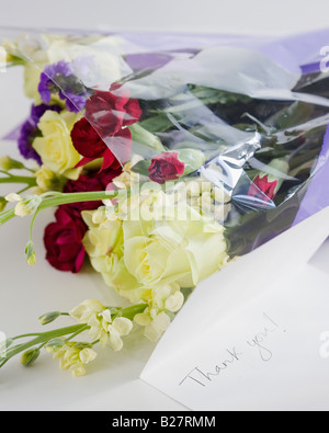 Close up of bouquet de fleurs et remarque Banque D'Images