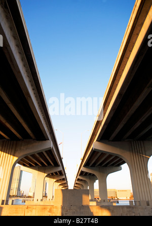 Low angle view of highways élevée Banque D'Images