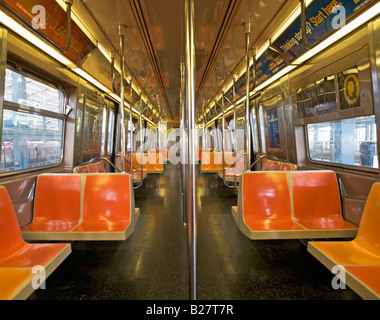 Intérieur de rame de métro, New York City, New York, United States Banque D'Images