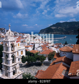 Clocher de l'église La ville de Skopelos Skopelos îles grecques Grèce Hellas Banque D'Images