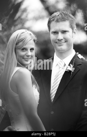 Bride and Groom posing Banque D'Images