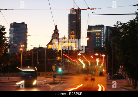 LTU Lituanie Vilnius, capitale du district d'affaires Europos Center Green pont sur la rivière Neris Banque D'Images