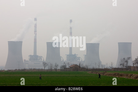 Station d'alimentation de l'ouest de brûler du charbon pour produire de l'électricité Xian Chine Banque D'Images