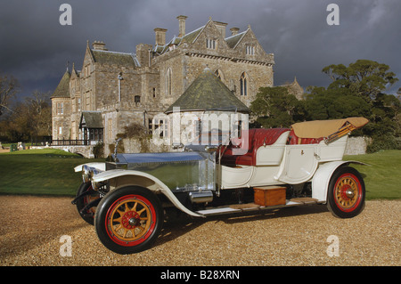 1909 Rolls-Royce Silver Ghost en face du Palace House, Beaulieu Banque D'Images