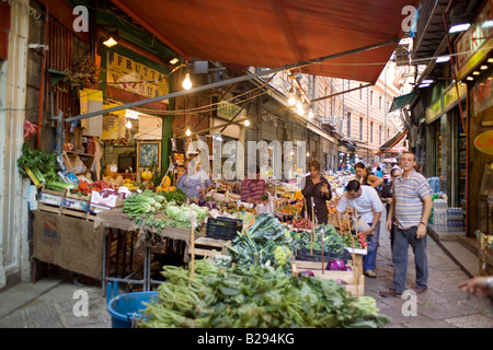 Street Market Palerme Sicile Date 28 05 2008 réf : ZB693 1143180057 CRÉDIT OBLIGATOIRE Sem - Allemand Photos du Monde Banque D'Images