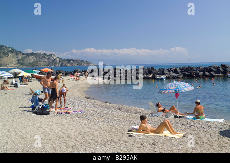 Près de la plage de Giardini Naxos Taormina Sicile Banque D'Images