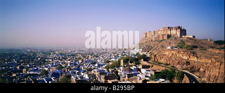 Inde Rajasthan Jodhpur la ville bleue avec le Fort surplombant la ville Banque D'Images