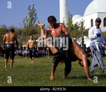 Oil Wrestling près de Fethiye Turquie Date 17 04 2008 réf : ZB720 1124250002 CRÉDIT OBLIGATOIRE Sem - Allemand Photos du Monde Banque D'Images