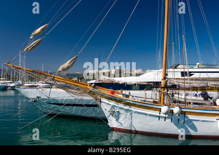 Antibes sud de la France le 11 03 2008 Date de port Ref ZB726 1111450004 CRÉDIT OBLIGATOIRE Sem - Allemand Photos du Monde Banque D'Images