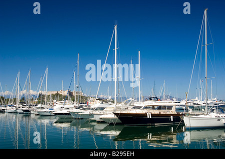 Antibes sud de la France le 11 03 2008 Date de port Ref ZB726 1111450005 CRÉDIT OBLIGATOIRE Sem - Allemand Photos du Monde Banque D'Images