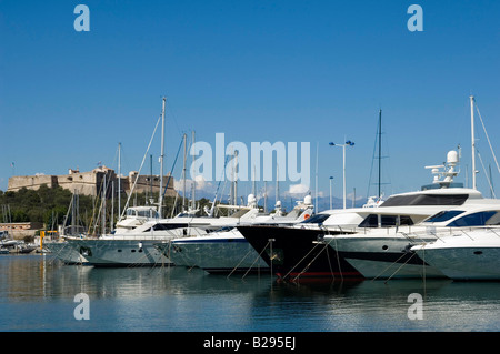 Antibes sud de la France le 11 03 2008 Date de port Ref ZB726 1111450006 CRÉDIT OBLIGATOIRE Sem - Allemand Photos du Monde Banque D'Images