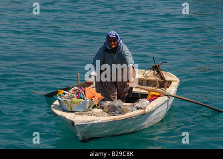 Vendeuse flottante Kapitas beach près de Kas Turquie Ref ZB689 1121310079 CRÉDIT OBLIGATOIRE Sem - Allemand Photos du Monde Banque D'Images