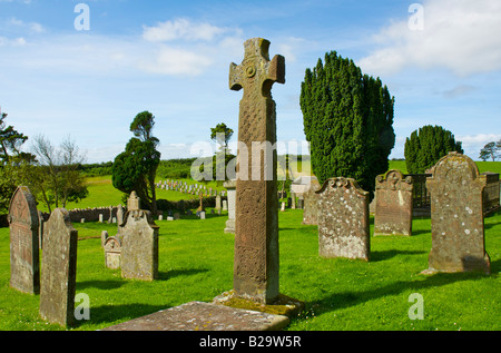 9e siècle croix dans le cimetière de l'église St Paul, Irton vert, West Cumbria, Angleterre Royaume-uni Banque D'Images