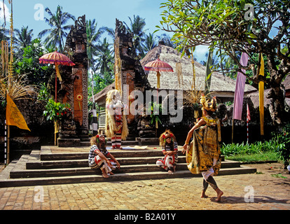 Danse Barong Dharma hindou Bali Indonésie Banque D'Images