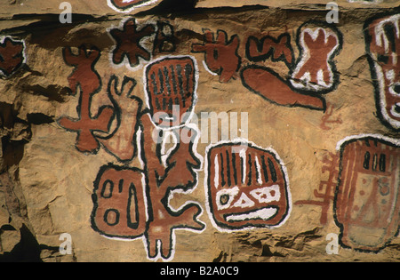 Peintures de Roche sur le grand village de Songo vault Pays Dogon MALI Banque D'Images