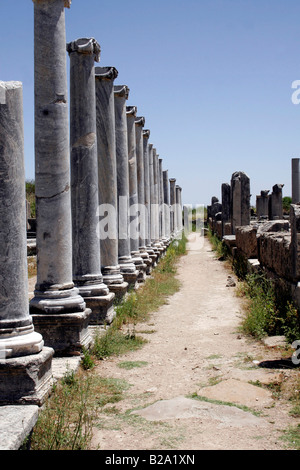 La Chaussée romaine et la colonnade EN PERGE, Turquie. Banque D'Images