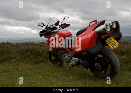 Moto Ducati multistrada touring Banque D'Images