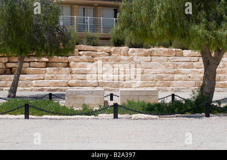 Israël Néguev Kibboutz Sdé Boker la tombe de David à gauche et droite de la Pola Ben Gourion Ben Gourion dans l'bgrnd Institut du patrimoine Banque D'Images