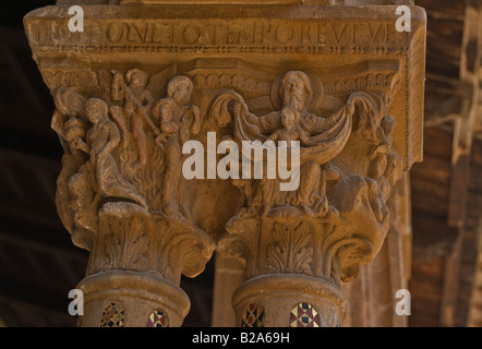 Détail capital cloître Banque D'Images