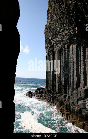 Vue de l'intérieur de la Grotte de Fingal Banque D'Images