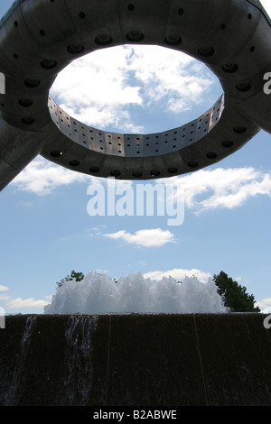 Noguchi Fontaine dans Hart Plaza dans le centre-ville de Detroit, Michigan. Banque D'Images