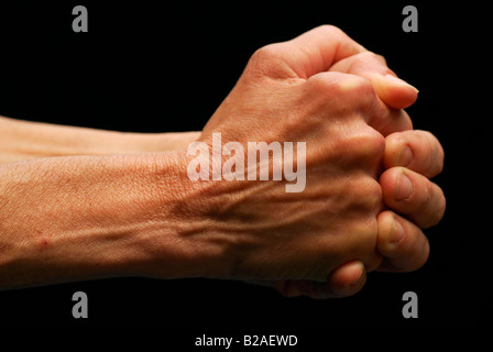 59-year-old woman's hands, symptômes de l'arthrite Banque D'Images