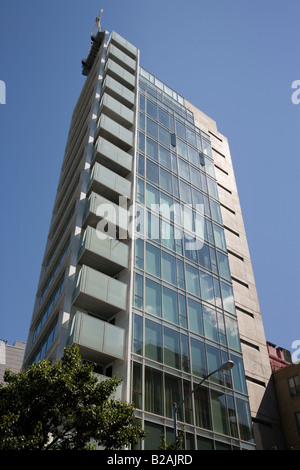 Tour de verre et d'acier condos de luxe par l'architecte Richard Meier Perry Street Greenwich Village New York City Banque D'Images