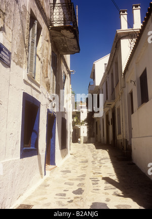 Rue typique de la ville de Skopelos, sur l'île grecque de Skopelos, Sporades, en Grèce Banque D'Images