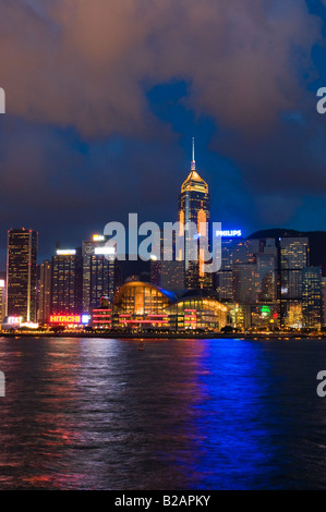 "Le monument Hong Kong Convention & Exhibition Centre sur les rives du port de Victoria de Hong Kong" Banque D'Images