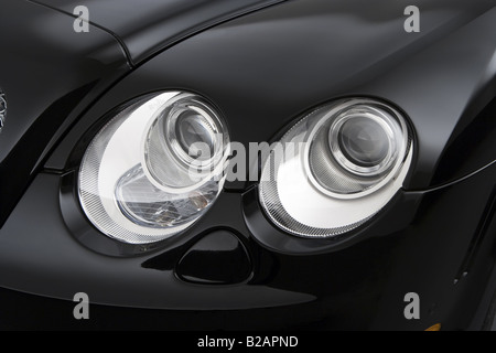 2008 Bentley Continental Flying Spur dans projecteur - Noir Banque D'Images