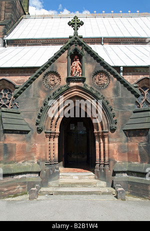 La porte Nord de l'Pugin conçu St Giles' Giles église paroissiale Personnel Cheadle Banque D'Images