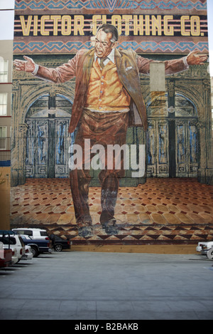 Vêtements Victor co murale sur le mur du bâtiment du centre-ville Banque D'Images